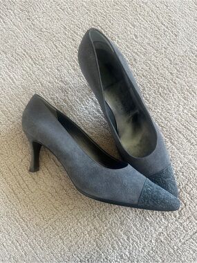 Rene Mancini - Classic Grey Suede Pointed-Toe Pumps